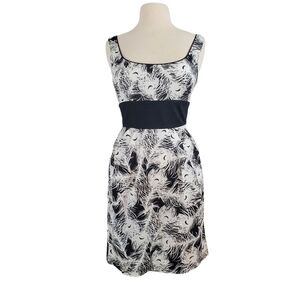 B. Smart Black & White Sheath Trumpet Dress